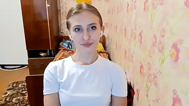 AmeliLia online show from October 16, 2025, 2:03 pm