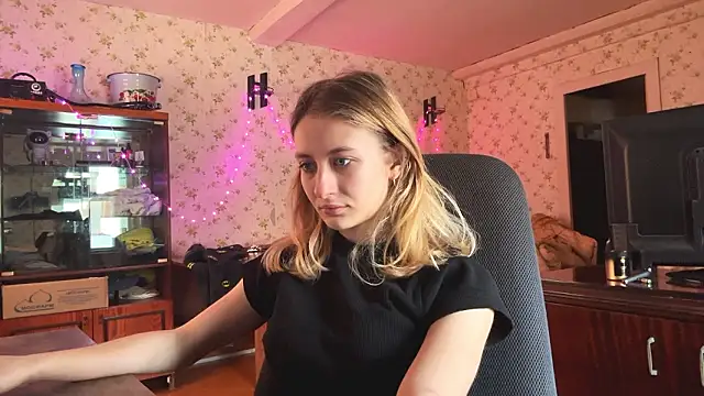 AmeliLia online show from March 13, 2026, 2:22 pm