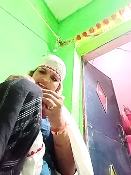 Karishma cute online show from November 7, 2025, 12:21 pm