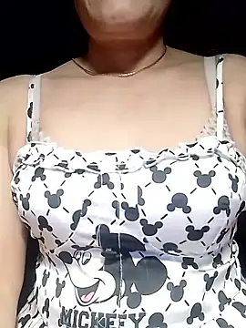 Snapshot of YiyinLy chatting on May 26, 2026, 10:08 pm YiyinLy online show from May 26, 2026, 10:08 pm