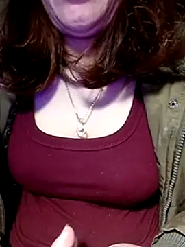 YiyinLy online show from January 11, 2026, 9:11 pm