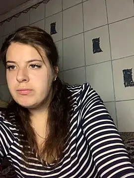 MiraCastellon online show from November 25, 2025, 11:54 am