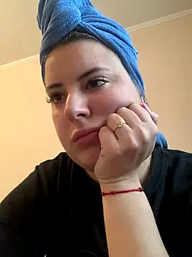 MiraCastellon online show from October 18, 2025, 11:34 am