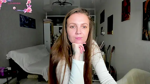 Amy  Leee  online show from October 26, 2025, 4:18 pm