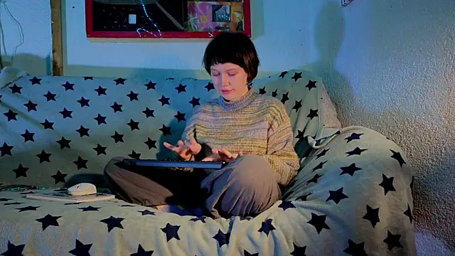 ReincarnatedAngel online show from October 19, 2025, 5:05 pm