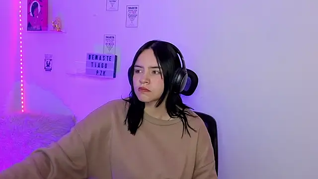 Emily Lindey online show from March 21, 2026, 7:20 am