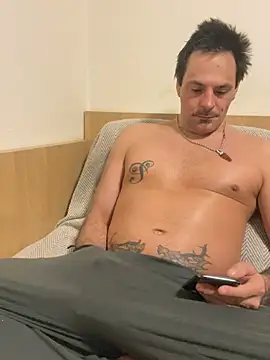  madbull  online show from February 1, 2026, 11:58 pm