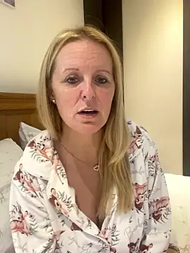 madamlillyrose online show from October 24, 2025, 10:36 am