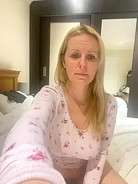 madamlillyrose online show from November 12, 2025, 8:29 am