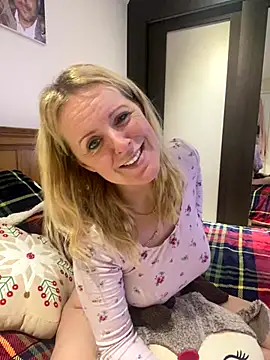 madamlillyrose online show from December 18, 2025, 8:52 am