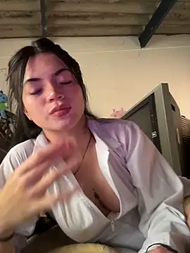 Snapshot of PamelaJonsom_ chatting on February 16, 2026, 5:11 pm PamelaJonsom online show from February 16, 2026, 5:11 pm