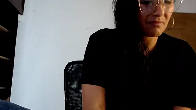 Lucyy Naugthy online show from December 21, 2025, 1:19 am