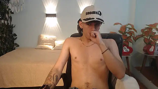 AmethystShadow17 online show from January 5, 2026, 9:40 pm