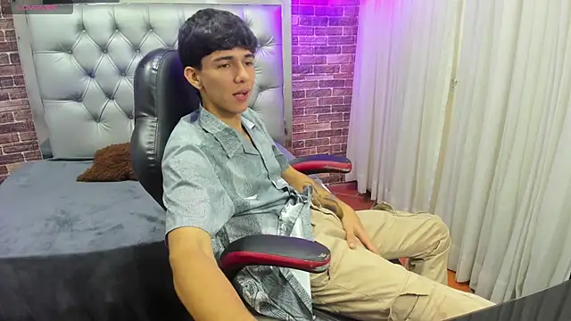 AmethystShadow17 online show from October 20, 2025, 3:34 pm