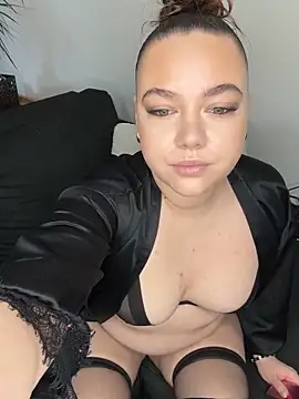 Snapshot of AvaHart chatting on December 19, 2025, 11:34 am AvaHart online show from December 19, 2025, 11:34 am