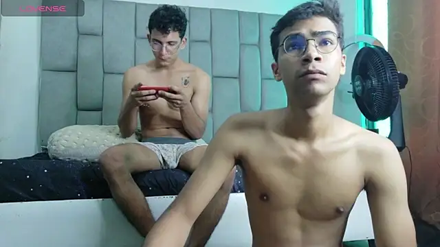 Desire4Duo online show from May 11, 2026, 11:44 am