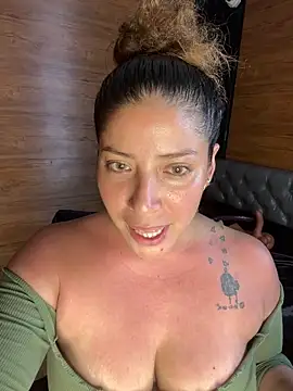 Yvonny27 online show from March 11, 2026, 11:43 pm