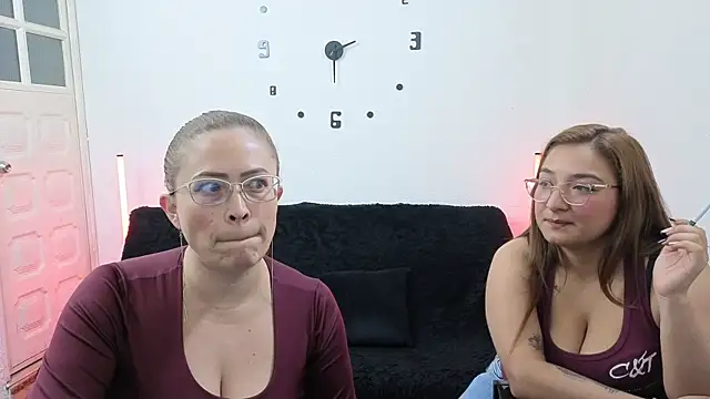 lesb milf online show from April 2, 2026, 5:52 pm