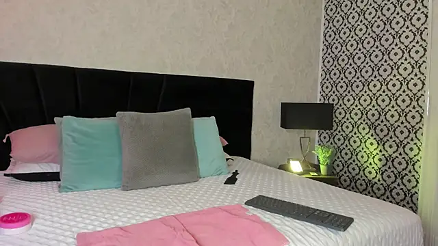 mariianna lopez  online show from September 27, 2025, 7:53 pm