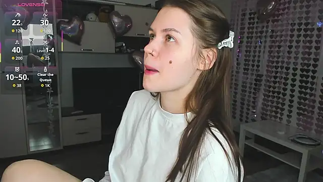 HeatherNextDoor online show from February 10, 2026, 4:44 am