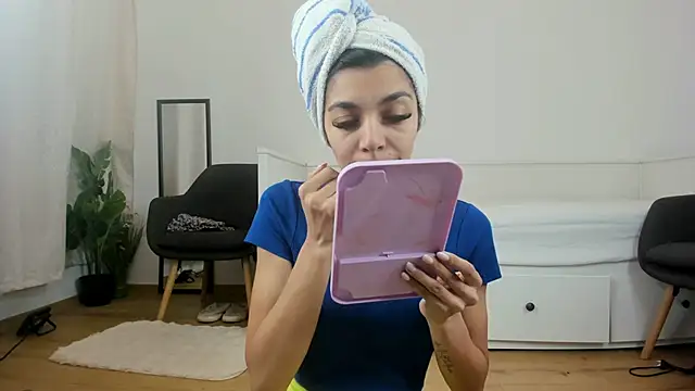 Snapshot of ReneeVoss chatting on February 20, 2026, 5:15 am ReneeVoss online show from February 20, 2026, 5:15 am