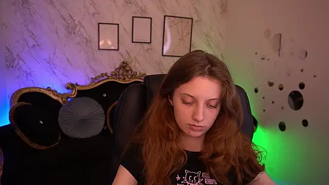 Snapshot of CuteeFoxy chatting on May 26, 2026, 12:58 pm CuteeFoxy online show from May 26, 2026, 12:58 pm