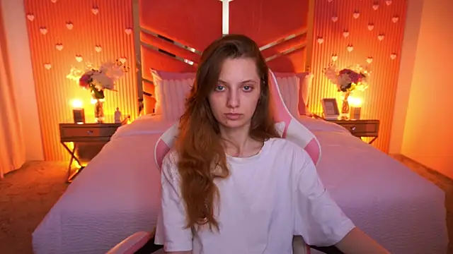 CuteeFoxy online show from July 18, 2026, 12:47 pm