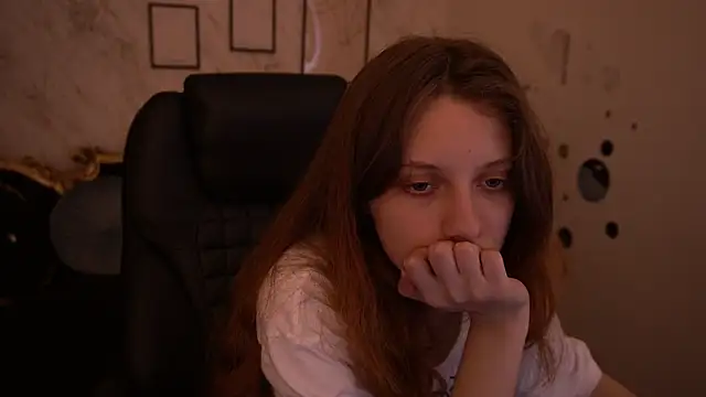 Snapshot of CuteeFoxy chatting on May 27, 2026, 12:34 pm CuteeFoxy online show from May 27, 2026, 12:34 pm