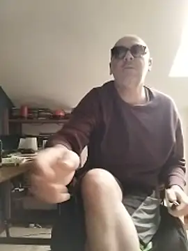 Snapshot of nicolaspgarnier chatting on March 11, 2026, 8:30 am nicolaspgarnier online show from March 11, 2026, 8:30 am