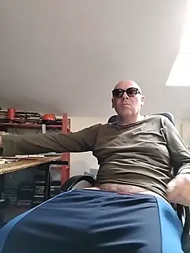 Snapshot of nicolaspgarnier chatting on April 4, 2026, 2:23 pm nicolaspgarnier online show from April 4, 2026, 2:23 pm