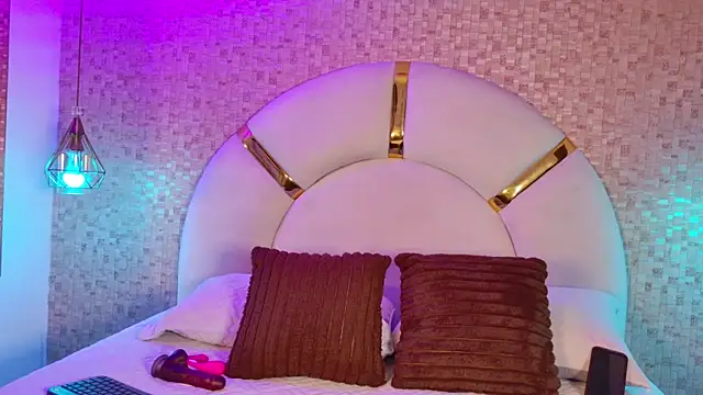 emmy rose25 online show from February 12, 2026, 11:43 am