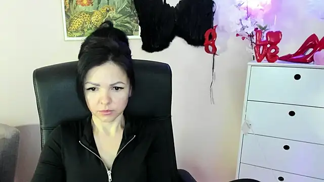 Snapshot of Mollybloom40 chatting on March 5, 2026, 7:27 am Mollybloom40 online show from March 5, 2026, 7:27 am