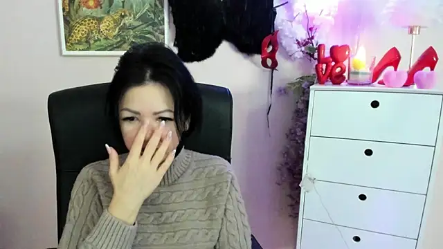 Snapshot of Mollybloom40 chatting on March 9, 2026, 7:34 am Mollybloom40 online show from March 9, 2026, 7:34 am