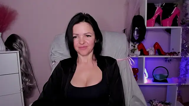 Mollybloom40 online show from April 23, 2026, 12:29 pm