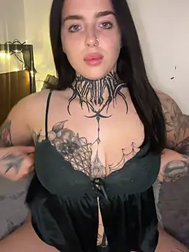 Snapshot of lucycoxxoxo chatting on July 14, 2026, 10:27 pm lucycoxxoxo online show from July 14, 2026, 10:27 pm