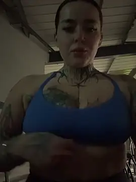 lucycoxxoxo online show from May 16, 2026, 1:04 am