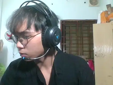 kave2033 online show from November 9, 2025, 3:05 pm