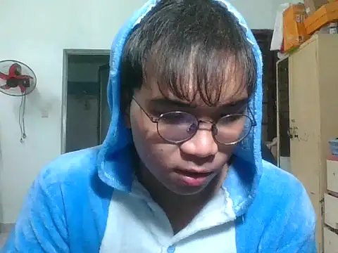 kave2033 online show from November 7, 2025, 3:27 pm