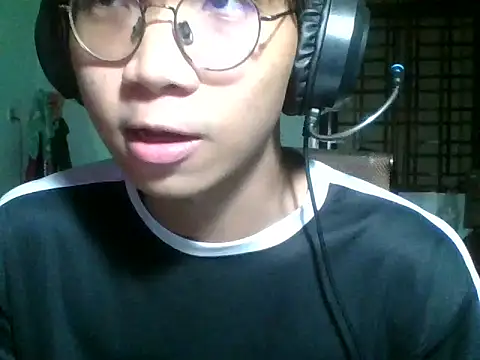 kave2033 online show from October 25, 2025, 4:07 pm