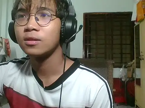 kave2033 online show from October 31, 2025, 3:41 pm