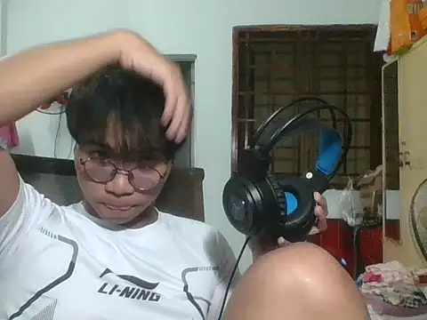 kave2033 online show from November 4, 2025, 2:21 pm