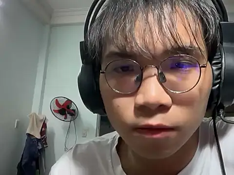 kave2033 online show from November 27, 2025, 3:01 pm