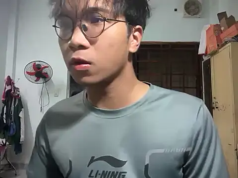 kave2033 online show from December 14, 2025, 3:28 pm