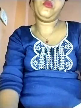 Snapshot of strip_queennn chatting on April 2, 2026, 5:52 pm strip queennn online show from April 2, 2026, 5:52 pm