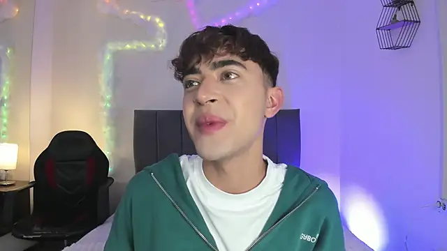 JustinCastiblanco online show from December 18, 2025, 11:14 am