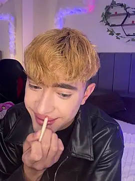 JustinCastiblanco online show from October 17, 2025, 11:45 am