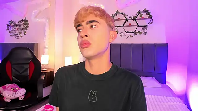 JustinCastiblanco online show from November 10, 2025, 11:26 am