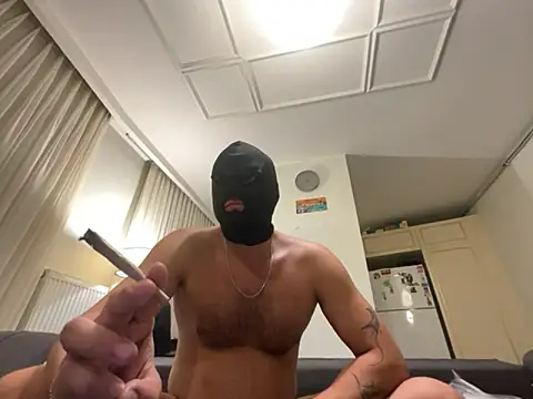 dicsucerboy77 online show from June 16, 2026, 11:38 pm
