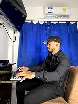 Kylian Alessandro online show from November 14, 2025, 4:32 pm