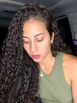 fernanda317 online show from November 28, 2025, 9:04 pm